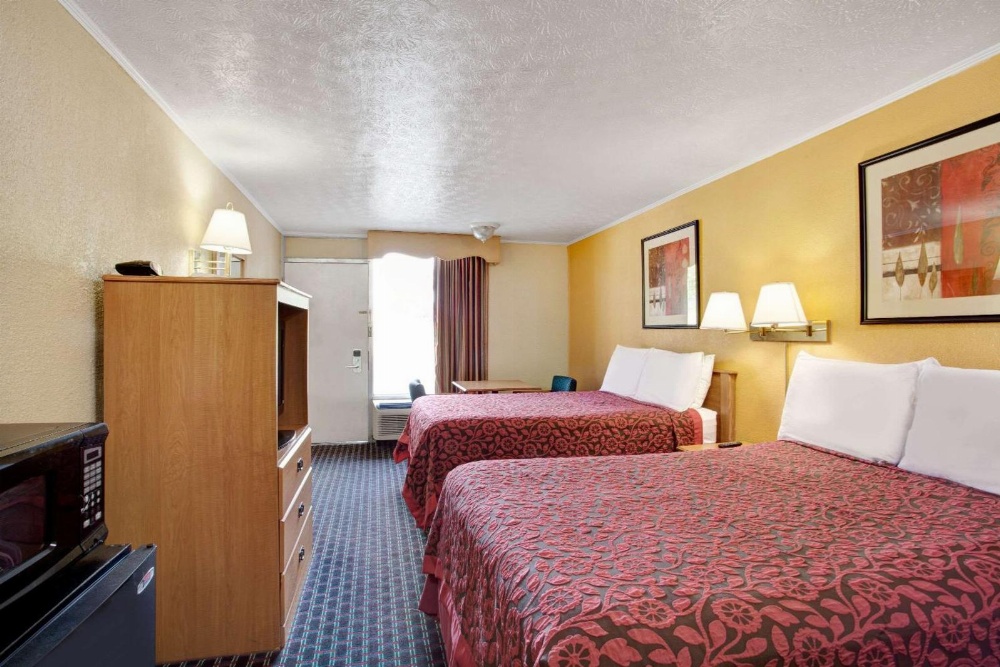 Days Inn by Wyndham Knoxville West