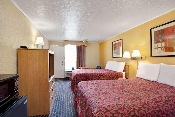 Days Inn by Wyndham Knoxville West image 4